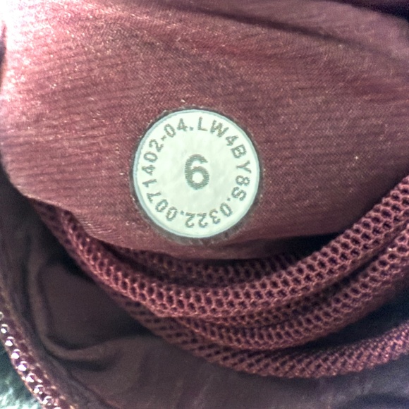 Lululemon Down For It All Vest Size 6 NWOT Cassis - Picture 11 of 12